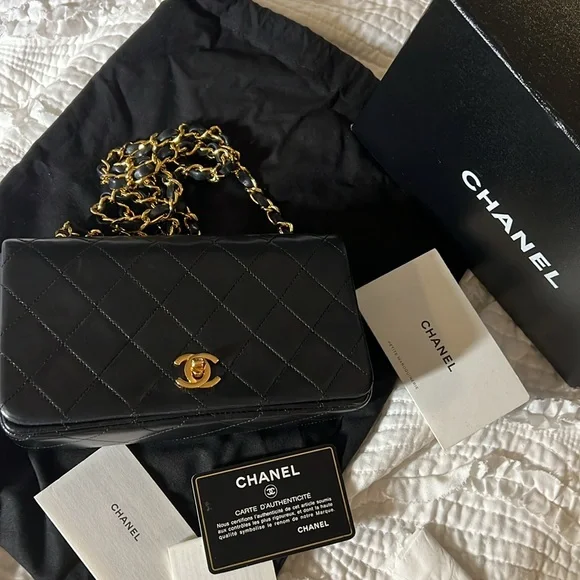 CHANEL mini Matelasse Lambskin Full Flap. - Picture 7 of 17